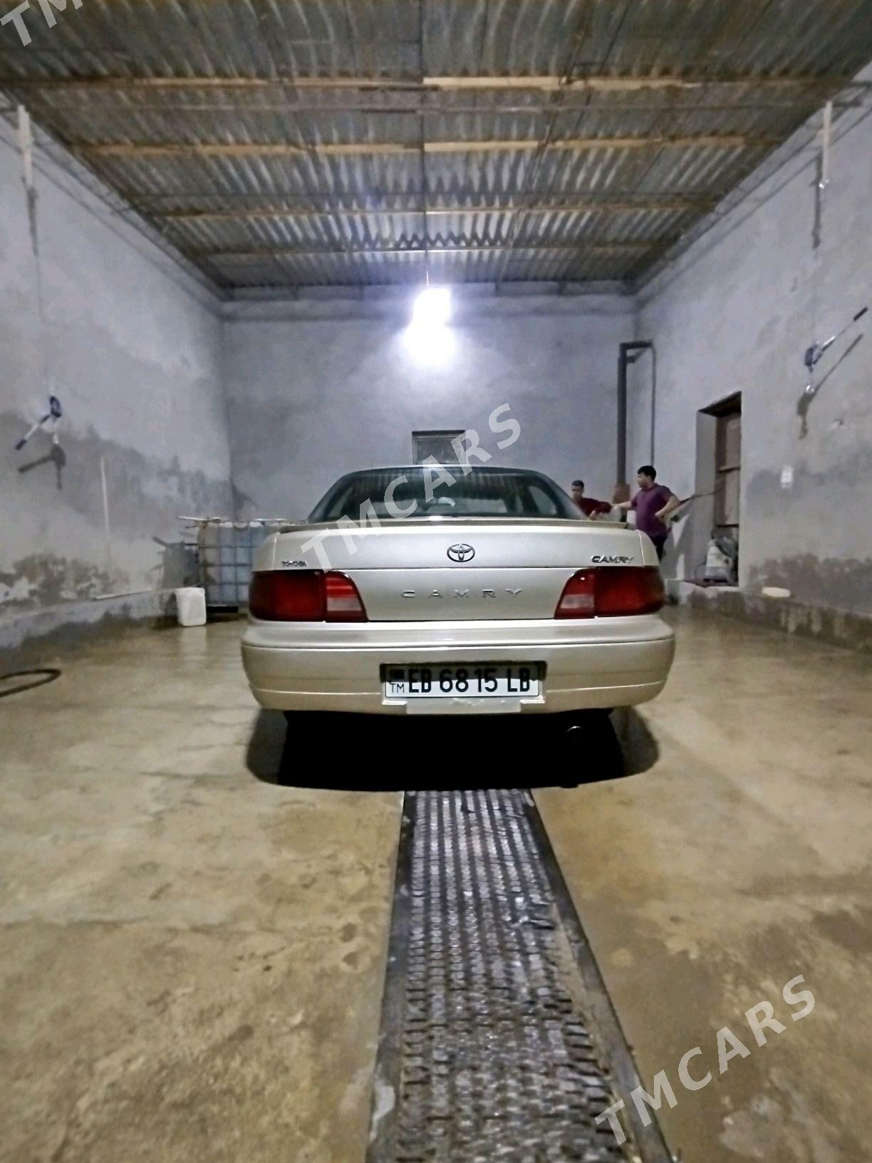 Toyota Camry 1995 - 64 000 TMT - Çärjew - img 3