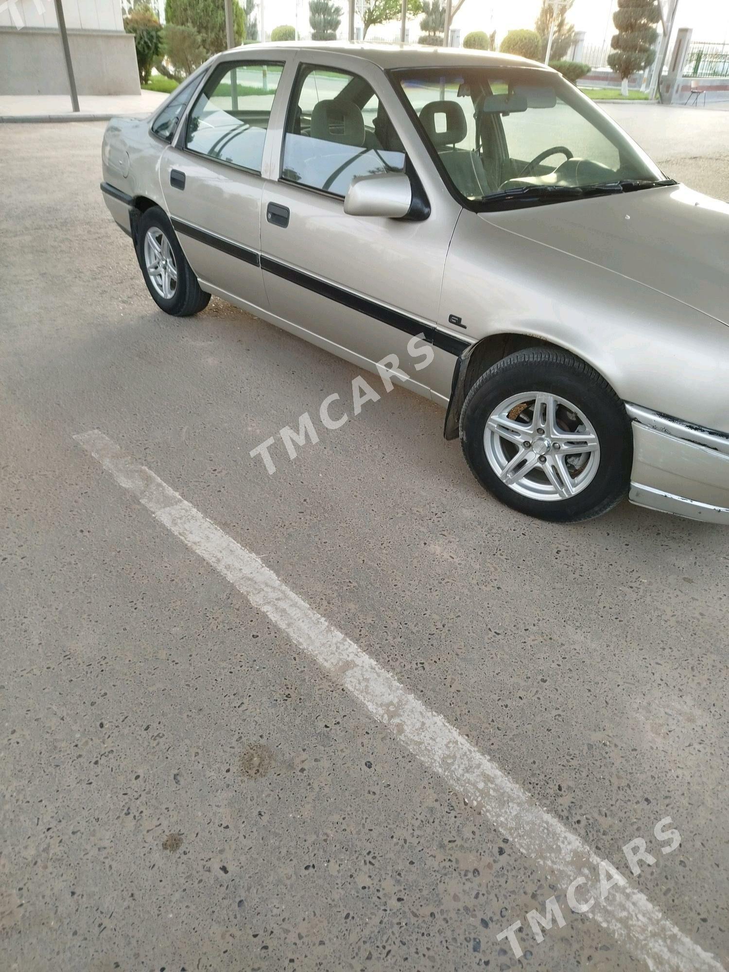 Opel Vectra 1982 - 33 000 TMT - Мары - img 3