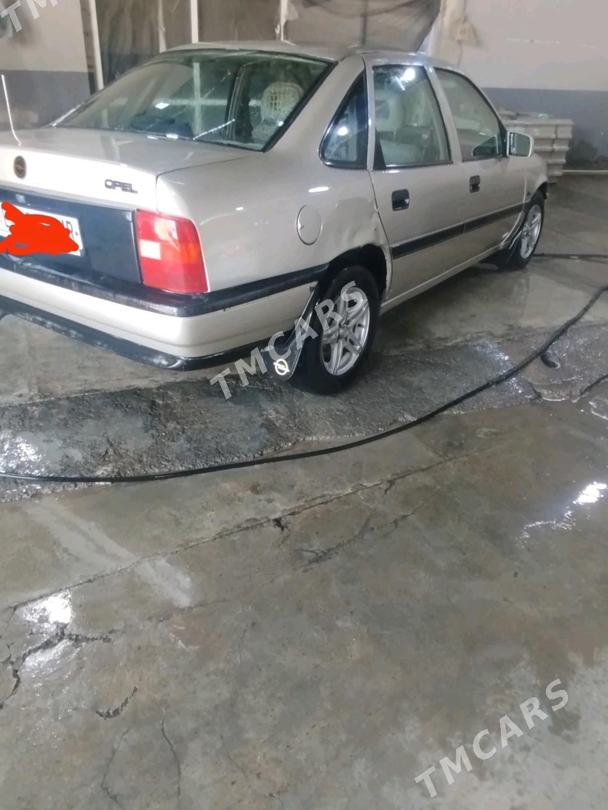 Opel Vectra 1982 - 33 000 TMT - Мары - img 7