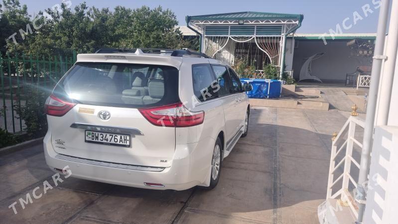 Toyota Sienna 2017 - 400 000 TMT - Анев - img 7