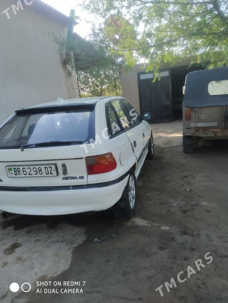 Opel Astra 1993 - 28 000 TMT - Gubadag - img 3