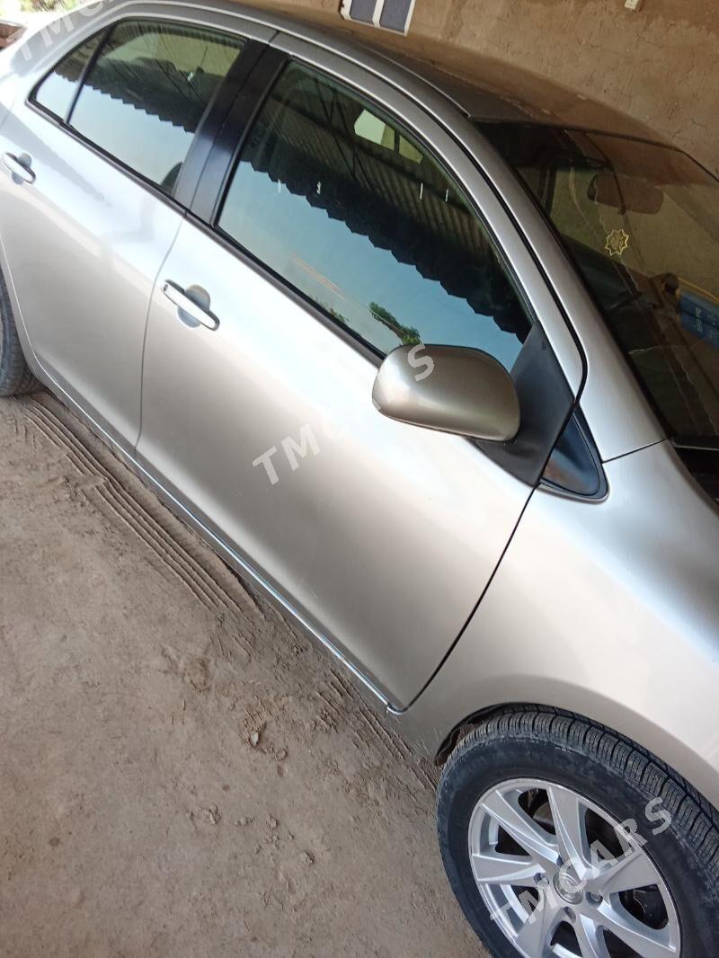 Toyota Yaris 2009 - 95 000 TMT - Байрамали - img 4