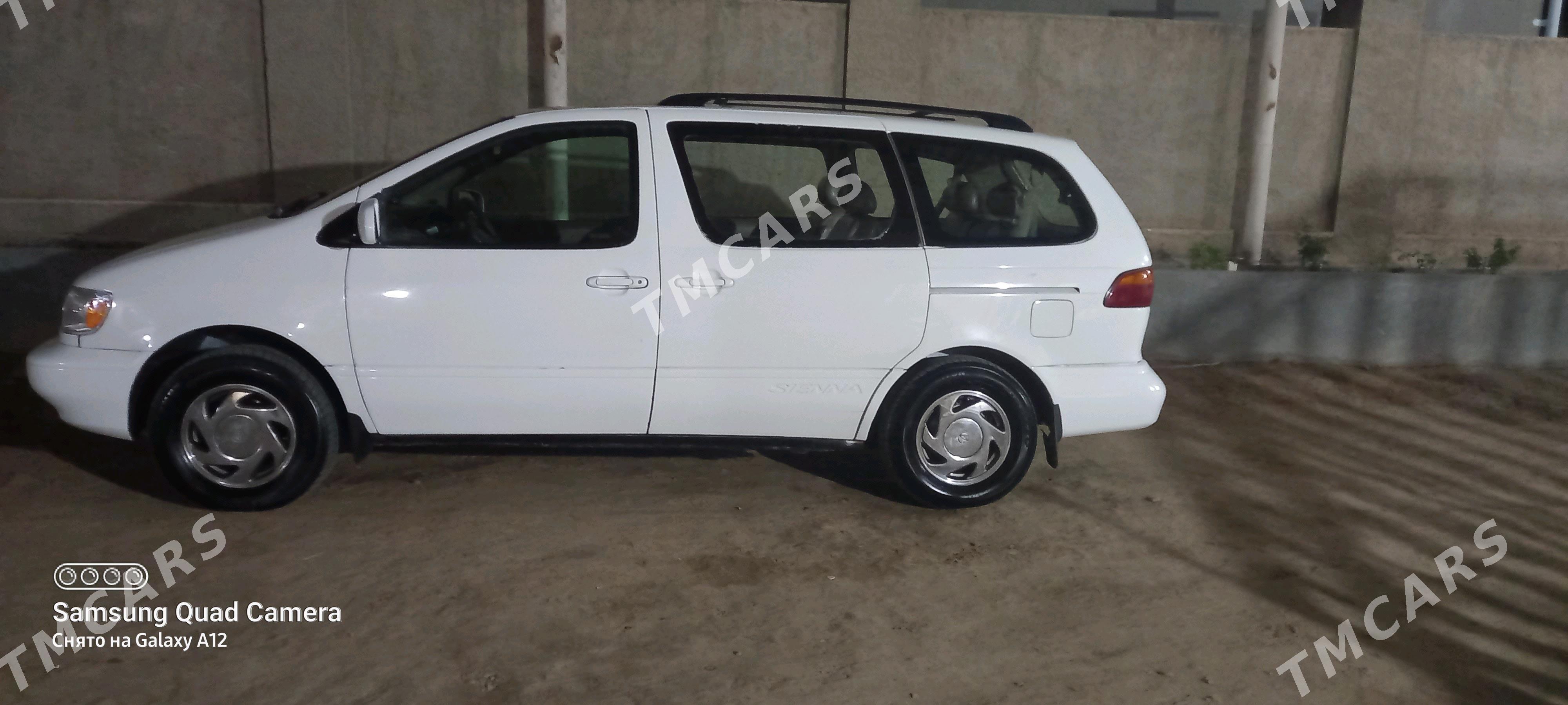 Toyota Sienna 2000 - 143 000 TMT - Mary - img 4
