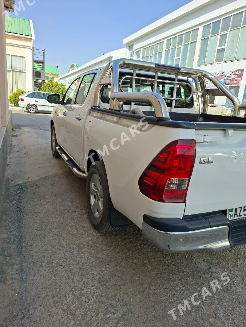 Toyota Hilux 2017 - 390 000 TMT - Бузмеин - img 5