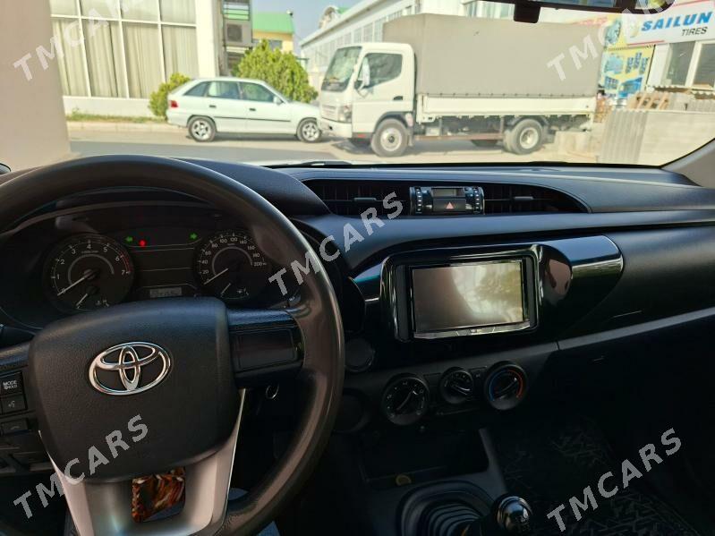 Toyota Hilux 2017 - 390 000 TMT - Бузмеин - img 6