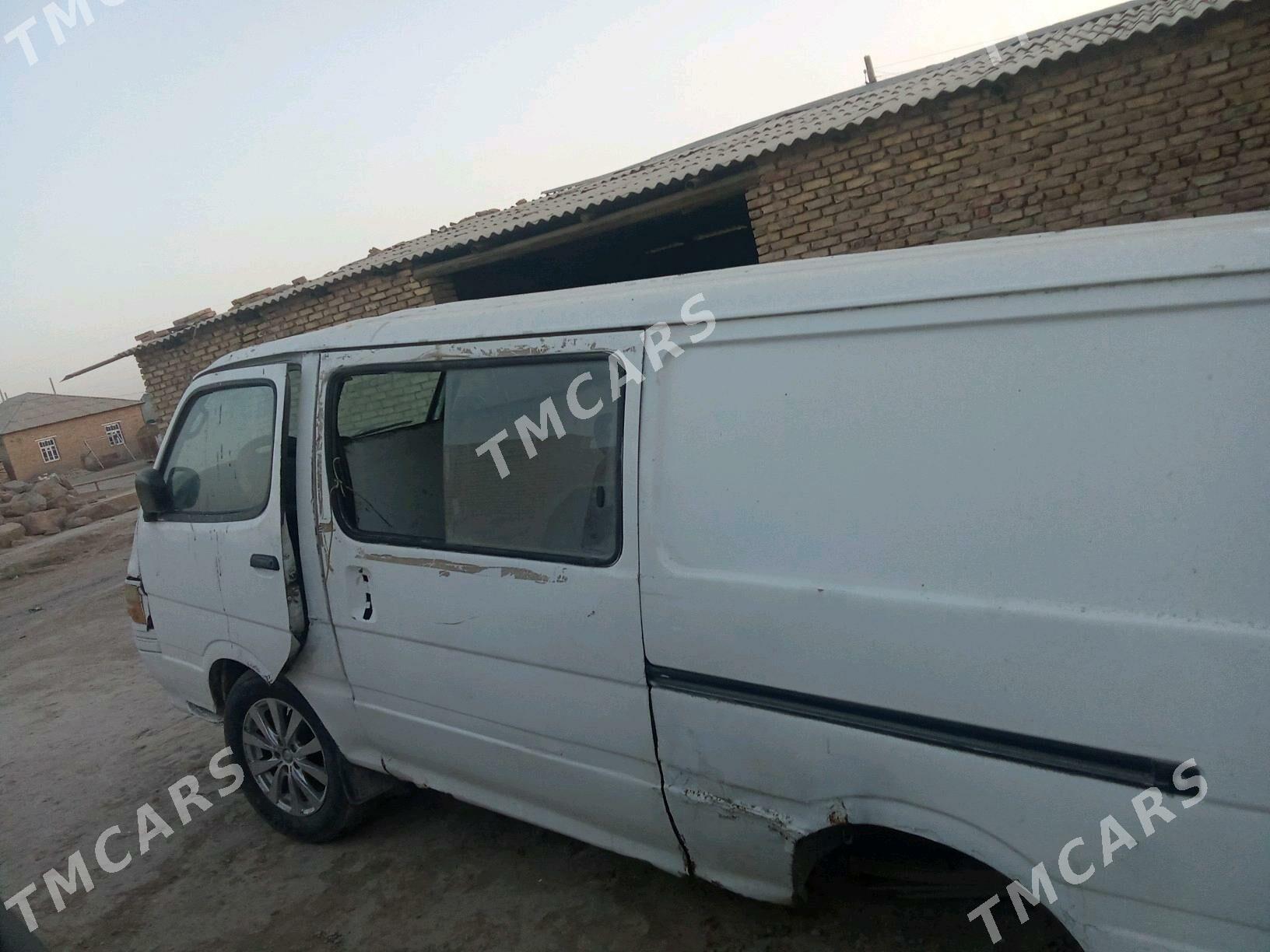 Toyota Hiace 2002 - 12 000 TMT - Мары - img 2
