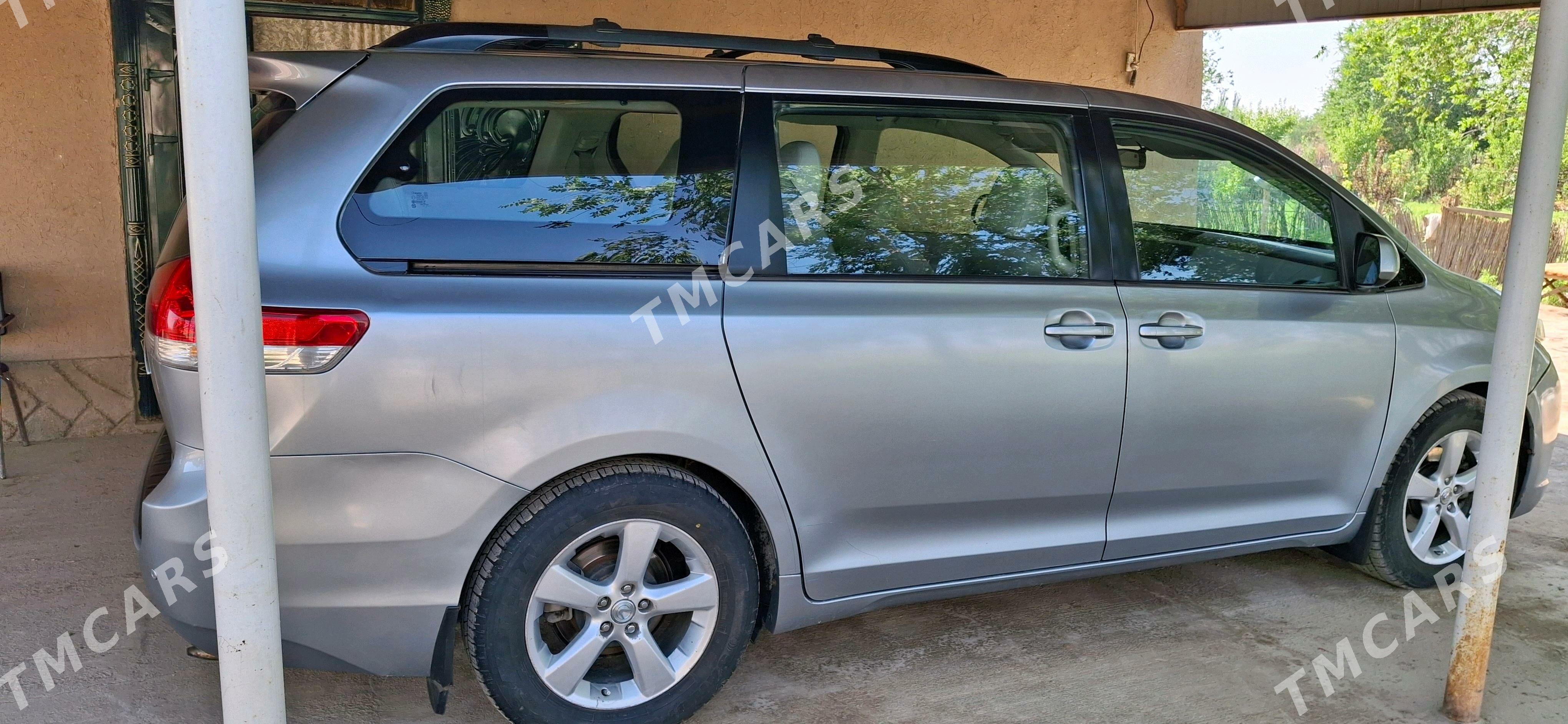 Toyota Sienna 2012 - 300 000 TMT - Türkmenbaşy etr. - img 2