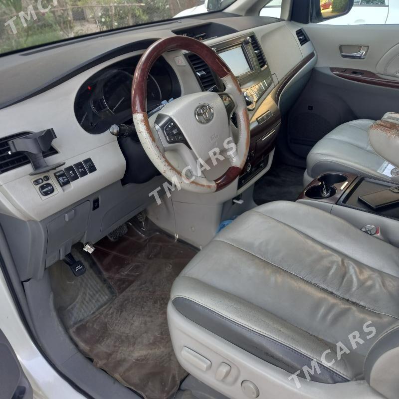 Toyota Sienna 2010 - 300 000 TMT - Дашогуз - img 2