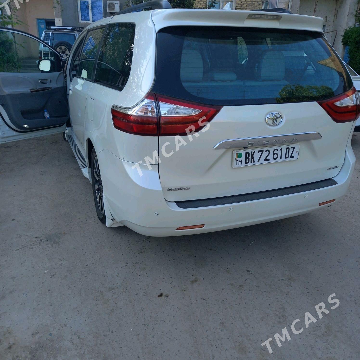 Toyota Sienna 2010 - 300 000 TMT - Дашогуз - img 6