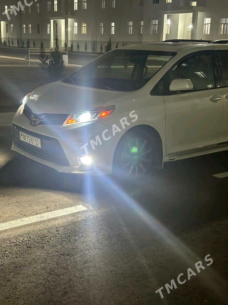 Toyota Sienna 2010 - 300 000 TMT - Дашогуз - img 7