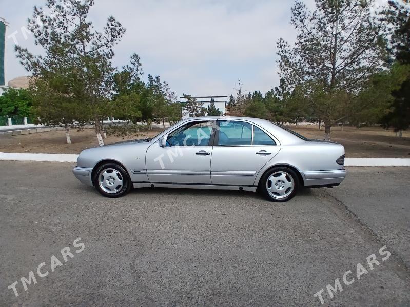 Mercedes-Benz E320 1999 - 102 000 TMT - Türkmenbaşy - img 4