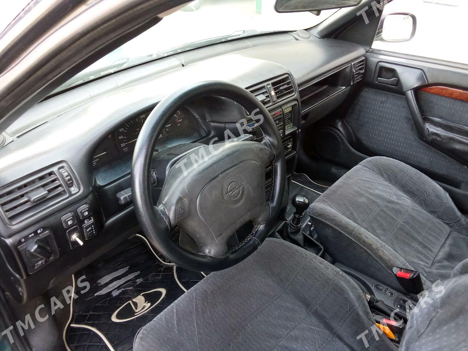 Opel Vectra 1994 - 37 000 TMT - Бахарден - img 5
