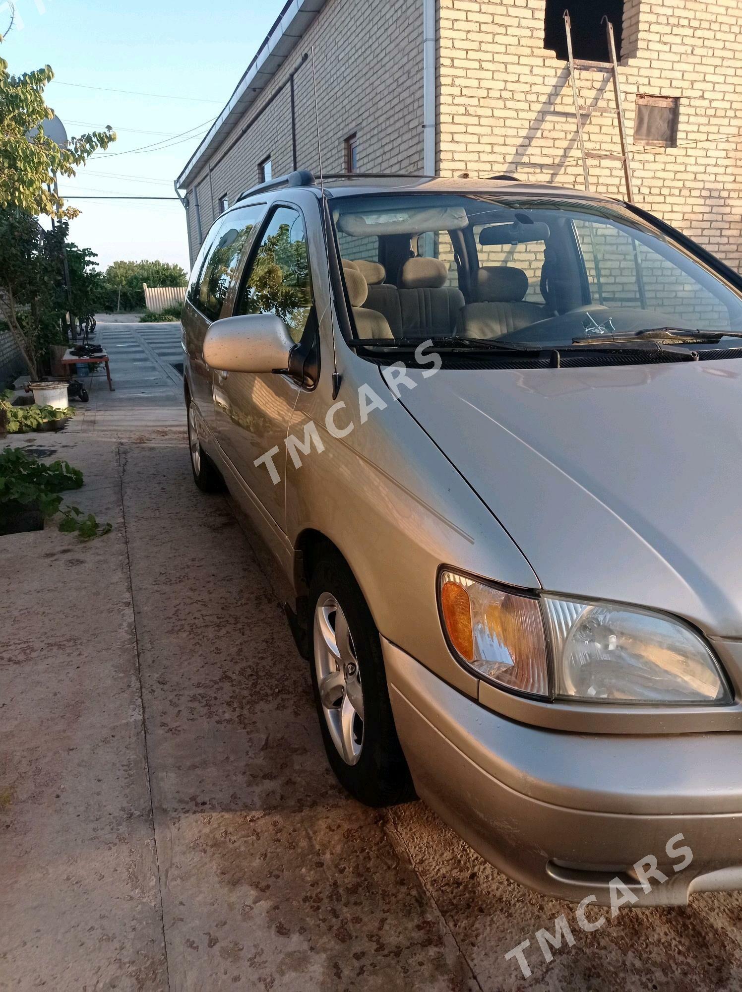 Toyota Sienna 2000 - 140 000 TMT - Фарап - img 3