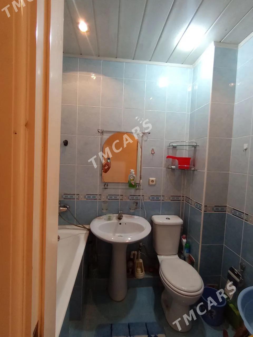 4 ком Ким район 4/2 этаж - Ким район - img 2