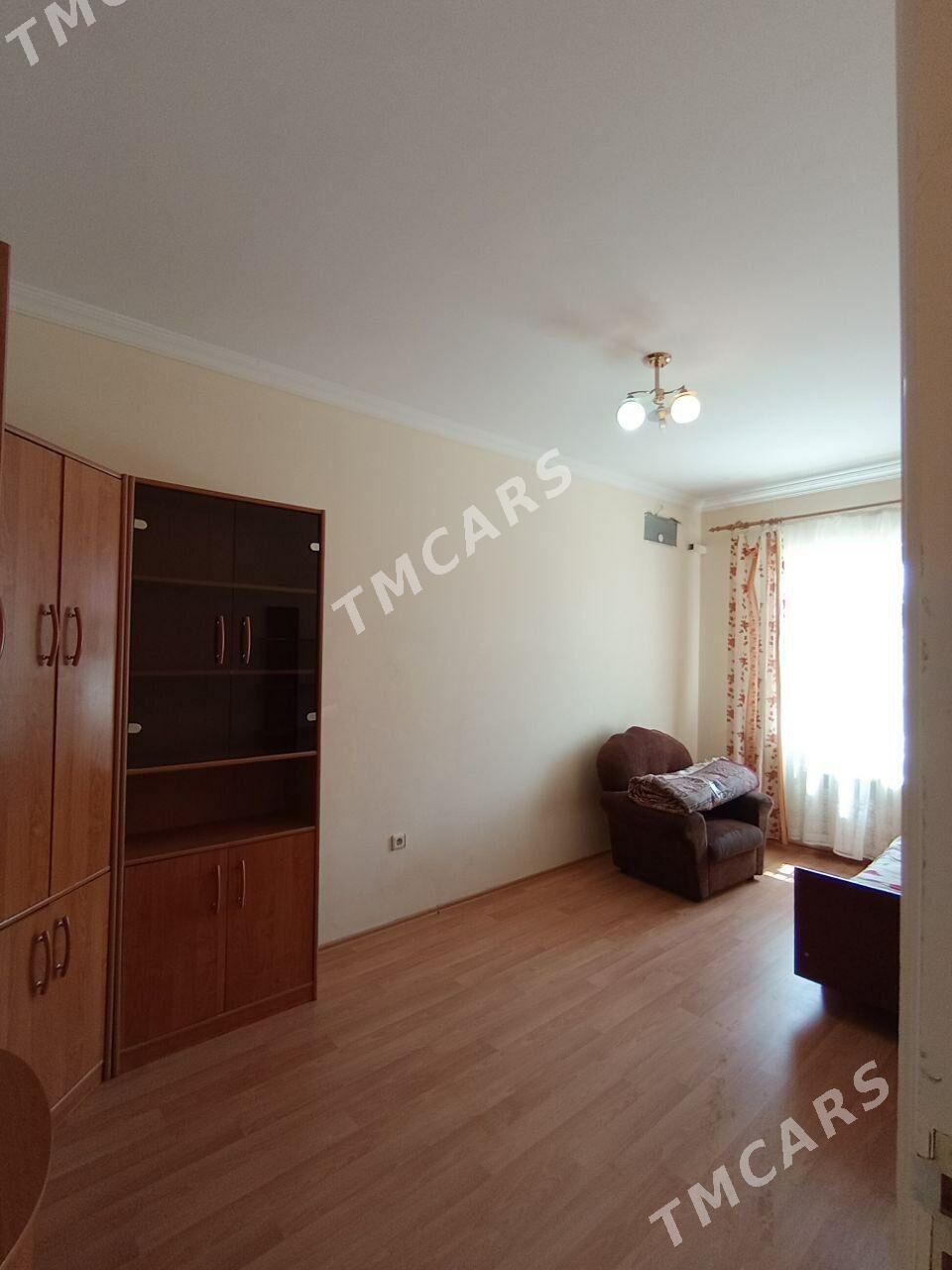 4 ком Ким район 4/2 этаж - Ким район - img 3