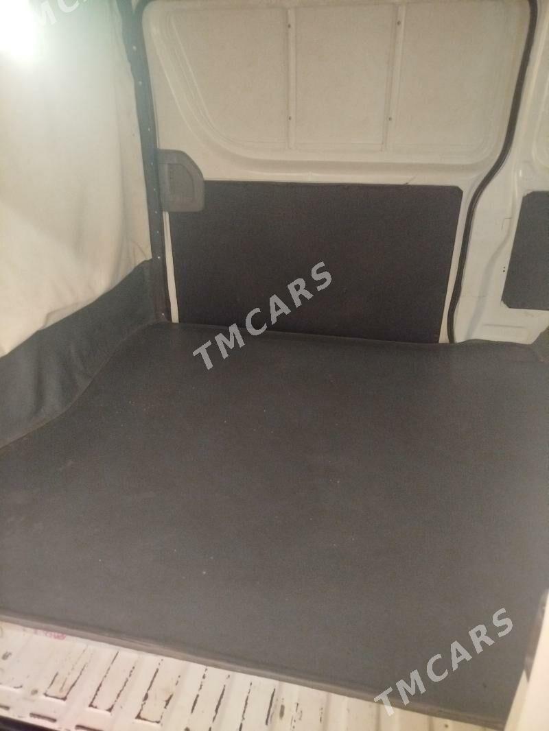 Toyota Hiace 2006 - 250 000 TMT - Саят - img 2