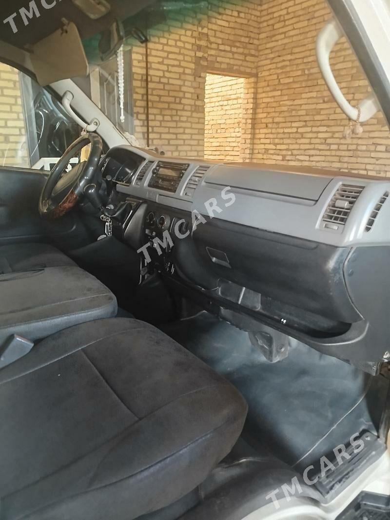 Toyota Hiace 2006 - 250 000 TMT - Саят - img 6