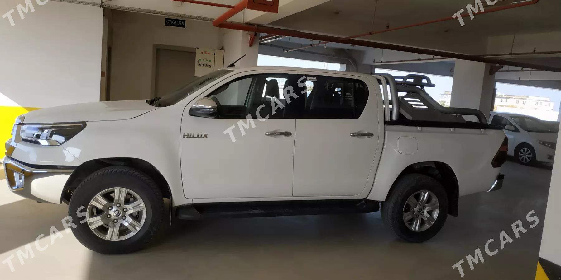 Toyota Hilux 2021 - 580 000 TMT - Ашхабад - img 2