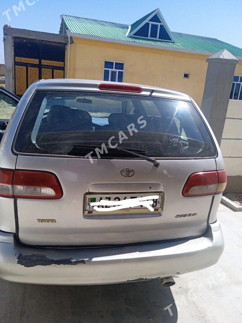 Toyota Sienna 2002 - 120 000 TMT - Туркменабат - img 2
