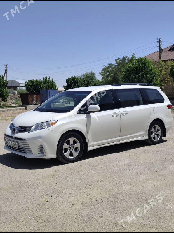 Toyota Sienna 2018 - 340 000 TMT - Мары - img 2