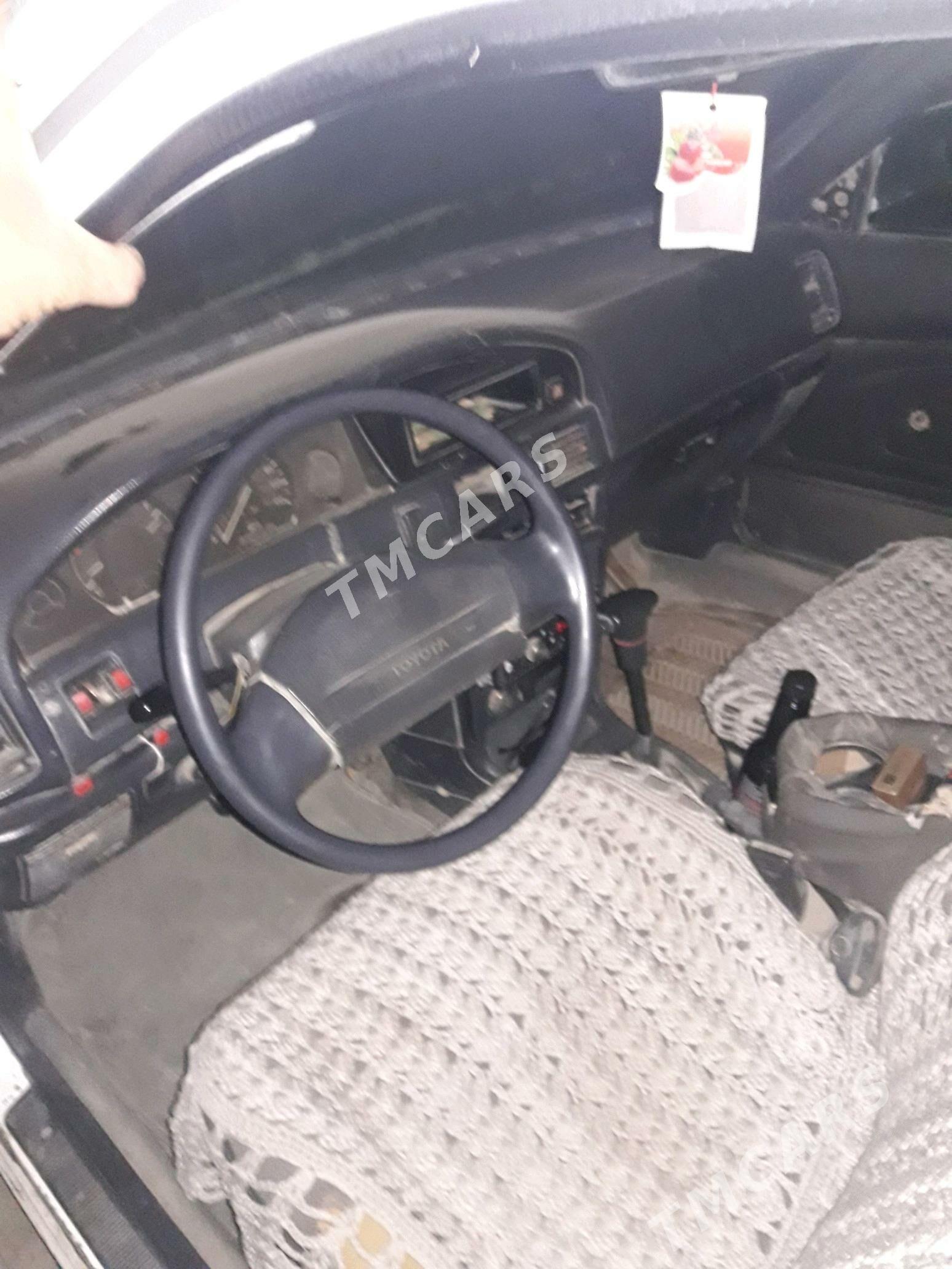 Toyota Corolla 1992 - 28 000 TMT - Ёлётен - img 1