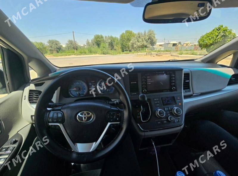 Toyota Sienna 2018 - 340 000 TMT - Мары - img 3