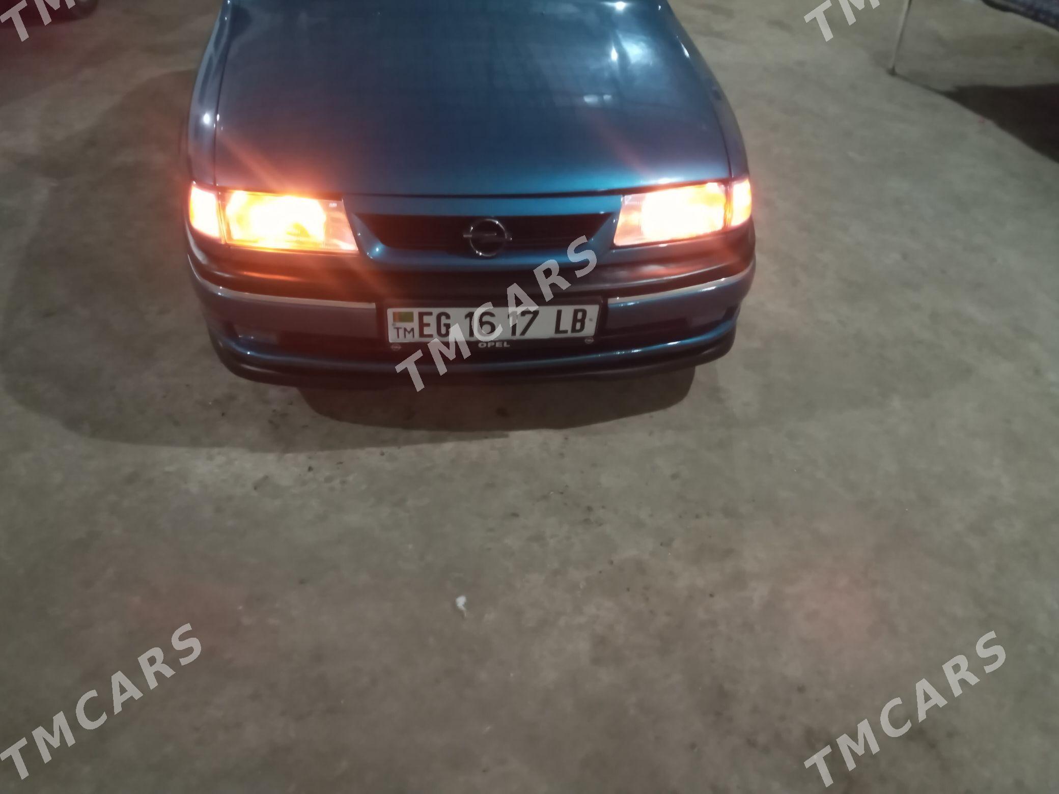 Opel Vectra 1993 - 50 000 TMT - Фарап - img 1