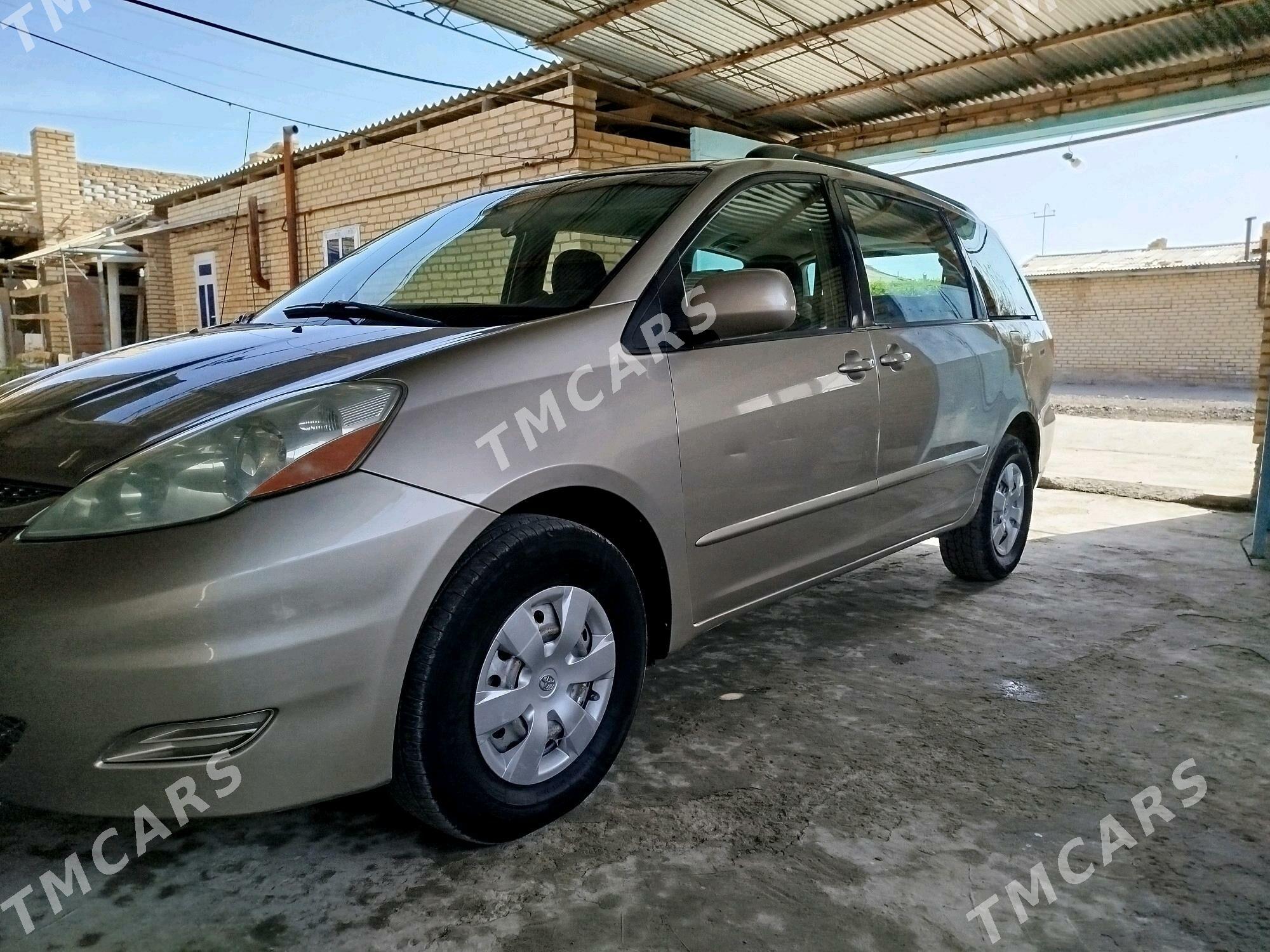 Toyota Sienna 2006 - 245 000 TMT - Dänew - img 4