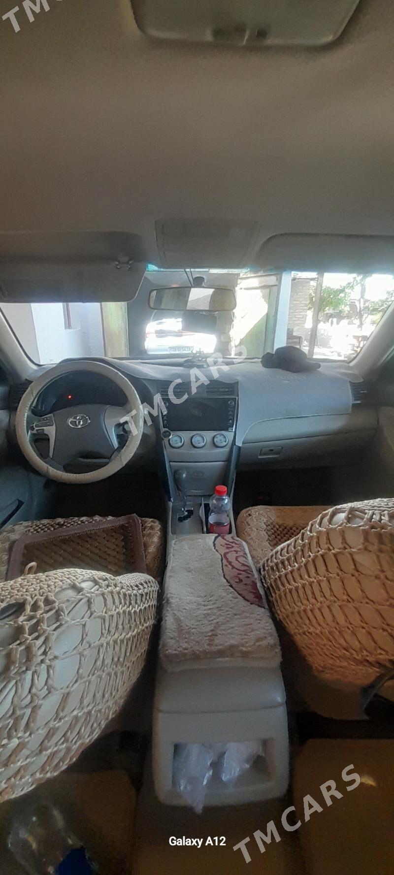 Toyota Camry 2010 - 200 000 TMT - Saýat - img 2