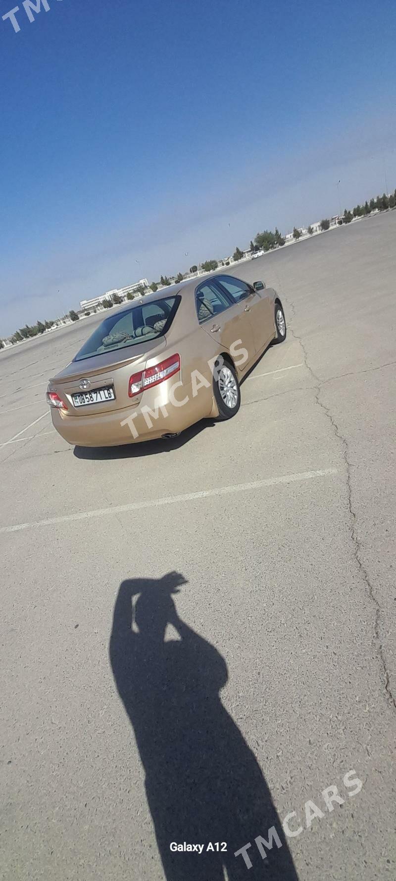 Toyota Camry 2010 - 200 000 TMT - Saýat - img 3