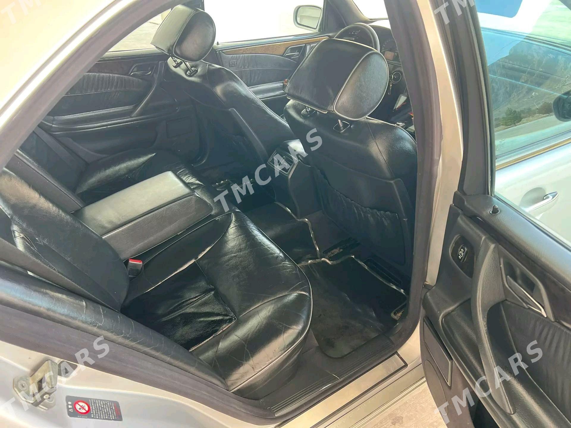 Mercedes-Benz E320 2001 - 115 000 TMT - Балканабат - img 2