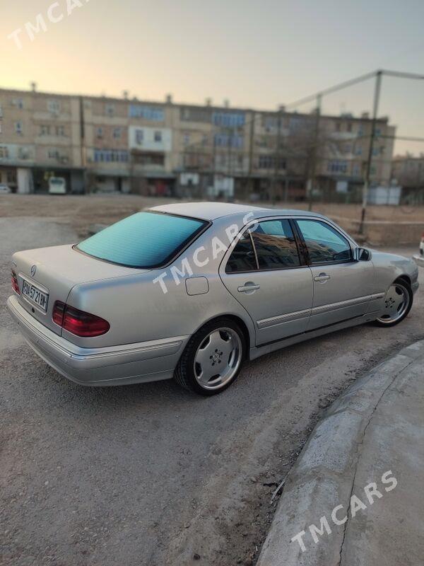 Mercedes-Benz E320 2000 - 130 000 TMT - Балканабат - img 5
