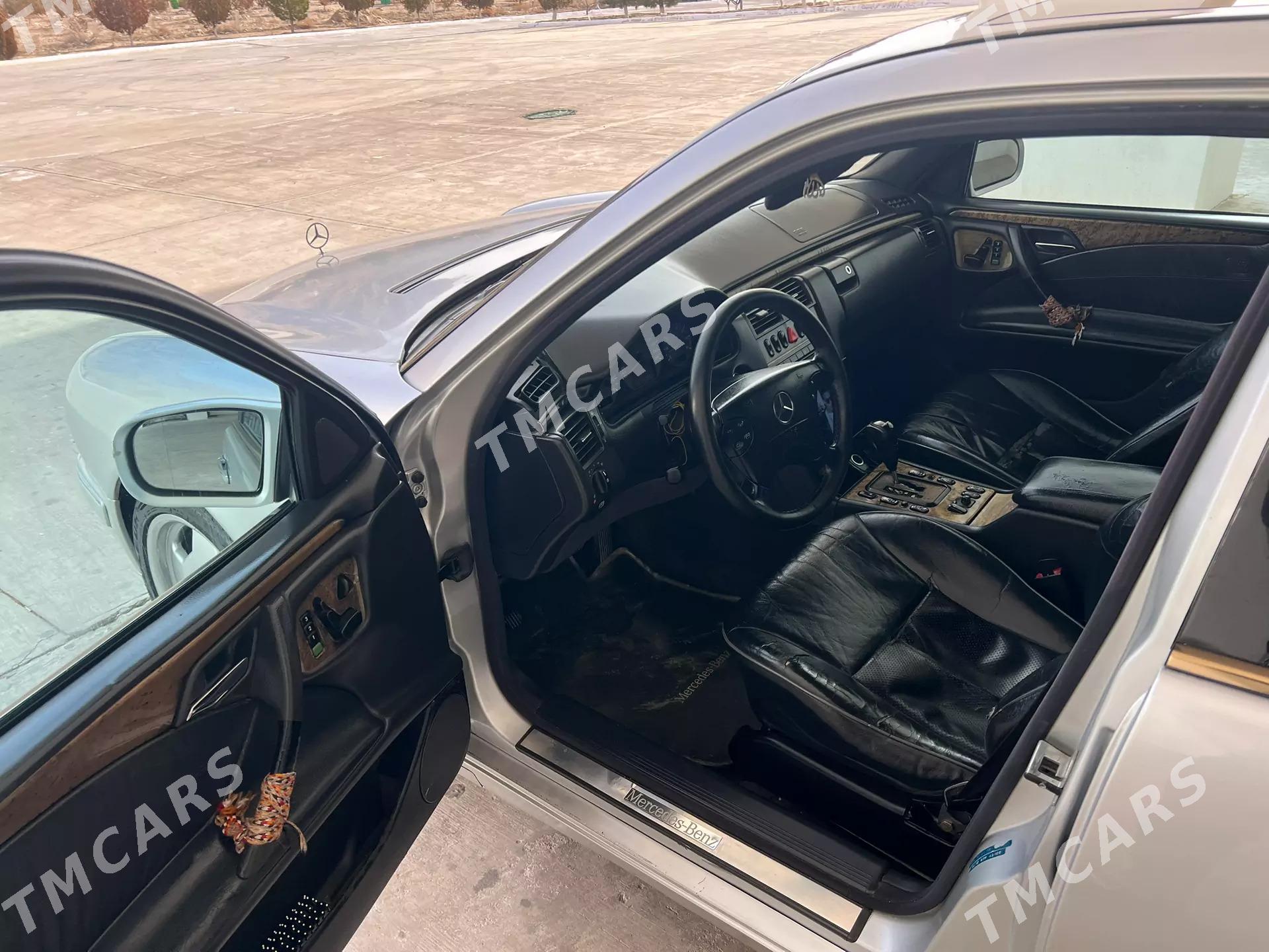 Mercedes-Benz E320 2001 - 115 000 TMT - Балканабат - img 7