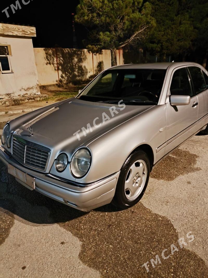 Mercedes-Benz E320 1999 - 120 000 TMT - Балканабат - img 2