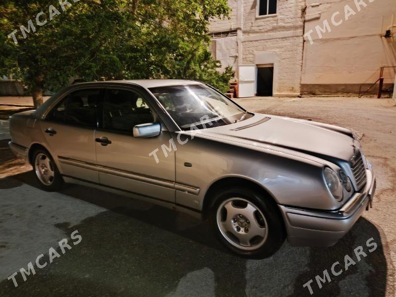 Mercedes-Benz E320 1999 - 120 000 TMT - Балканабат - img 5