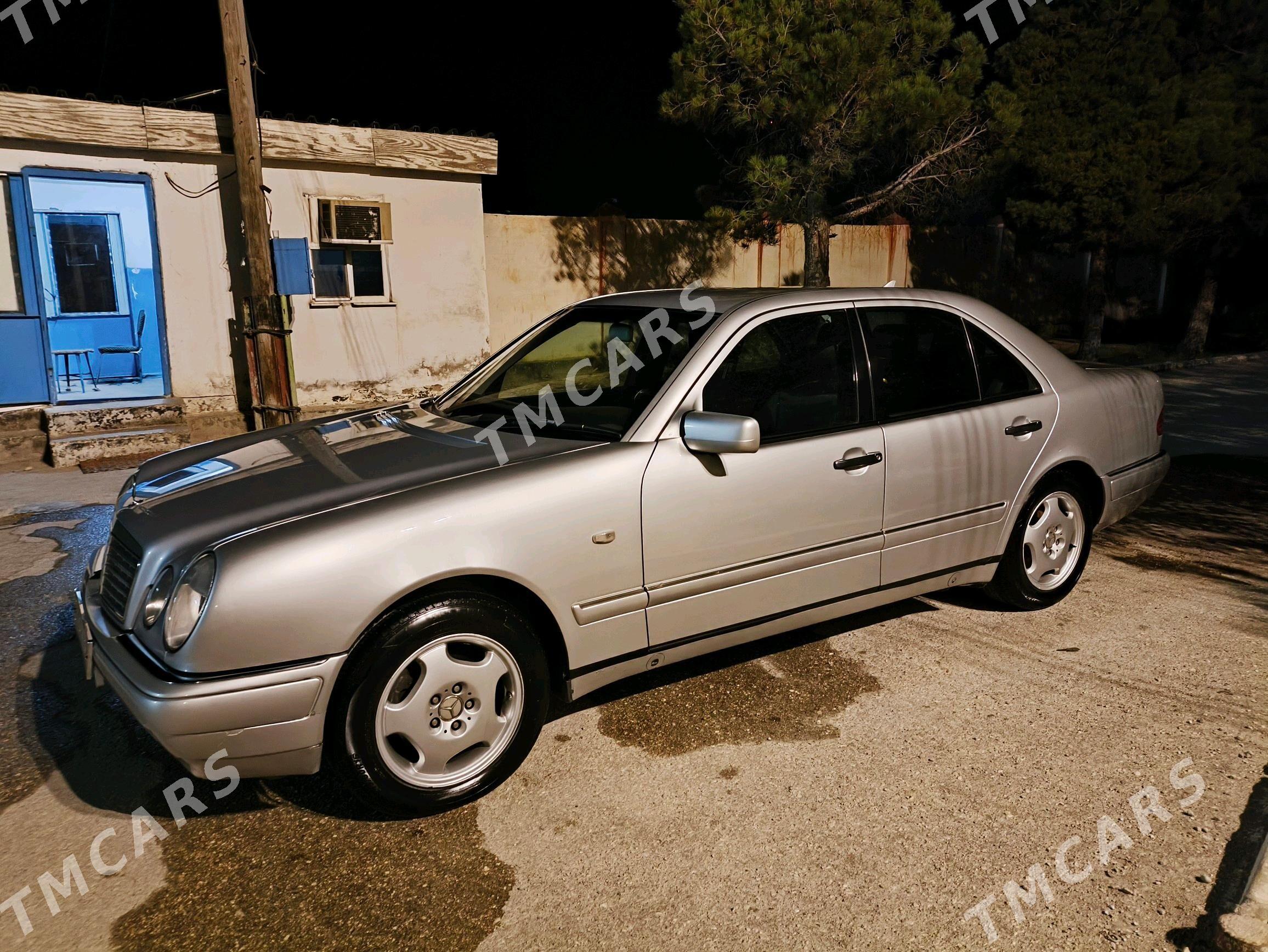 Mercedes-Benz E320 1999 - 120 000 TMT - Балканабат - img 6