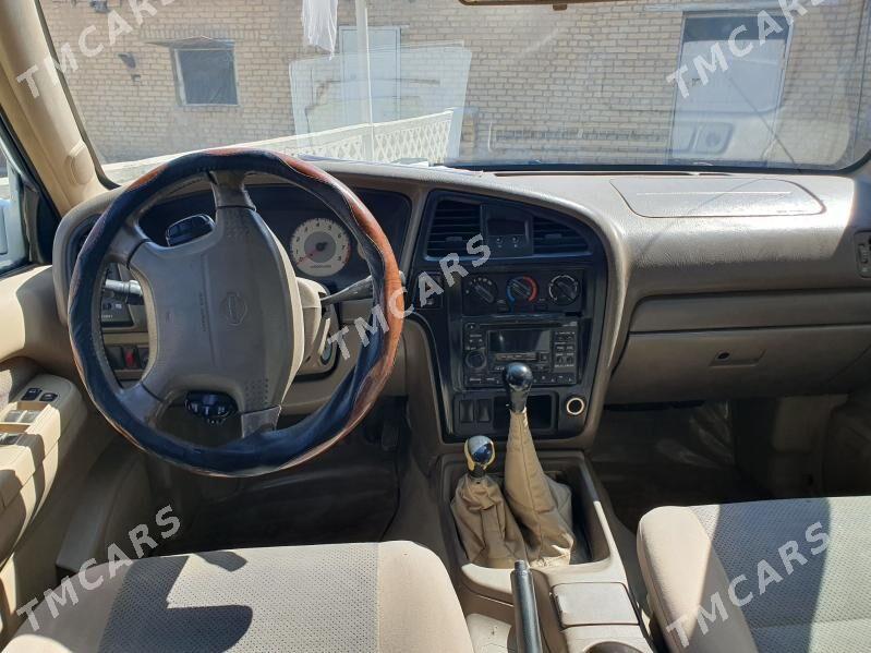 Nissan Pathfinder 2001 - 80 000 TMT - Байрамали - img 7