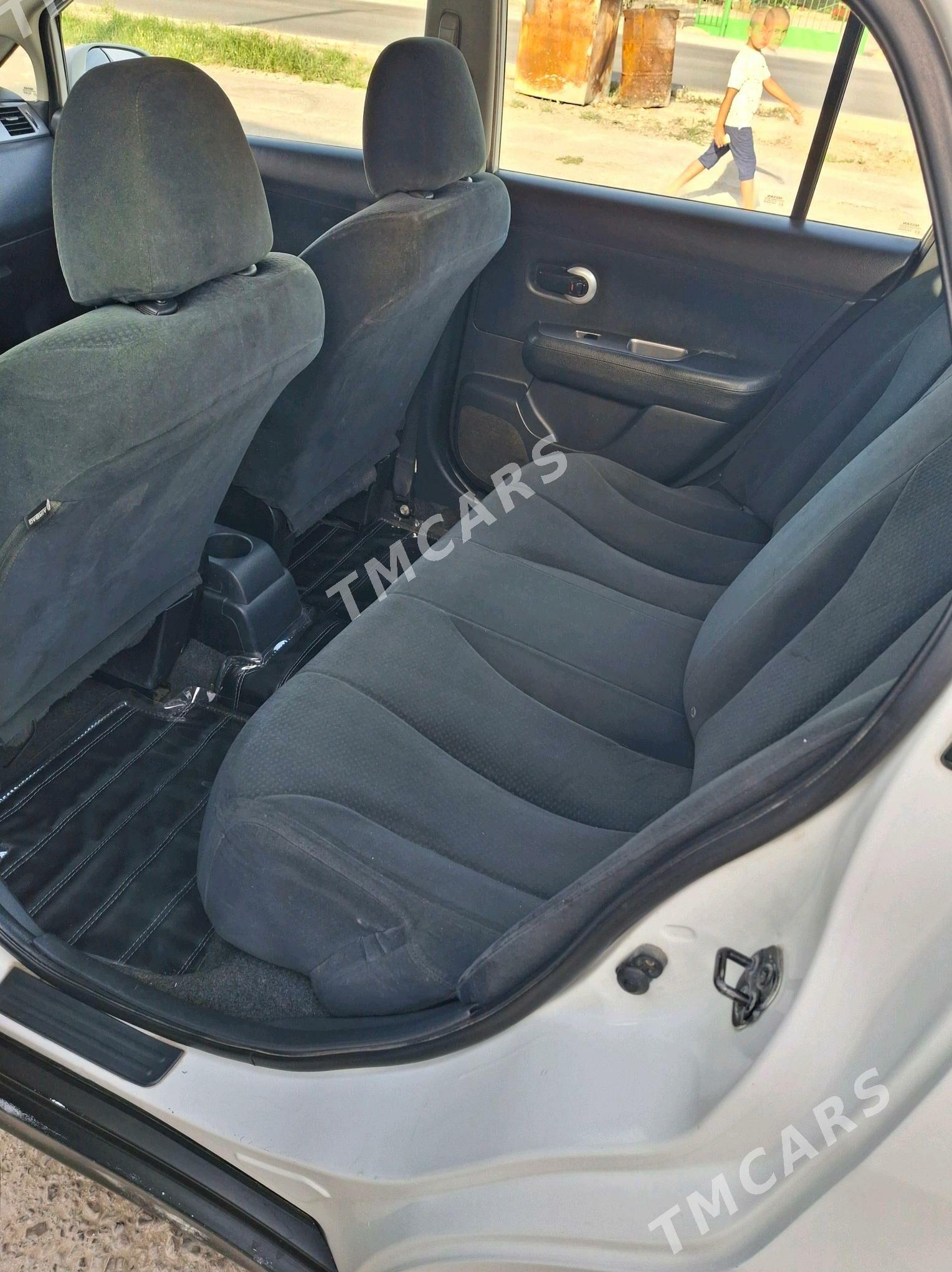 Nissan Versa 2010 - 135 000 TMT - Büzmeýin - img 5