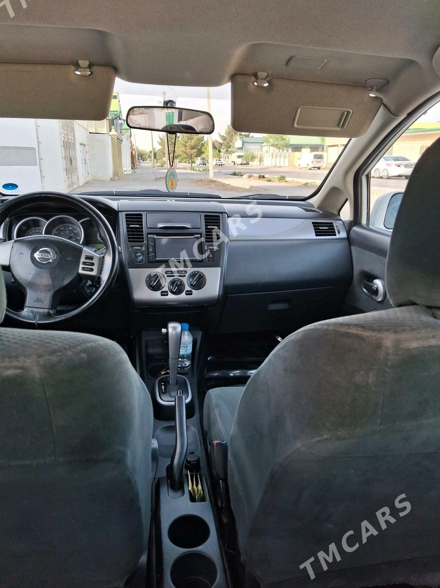 Nissan Versa 2010 - 135 000 TMT - Büzmeýin - img 4