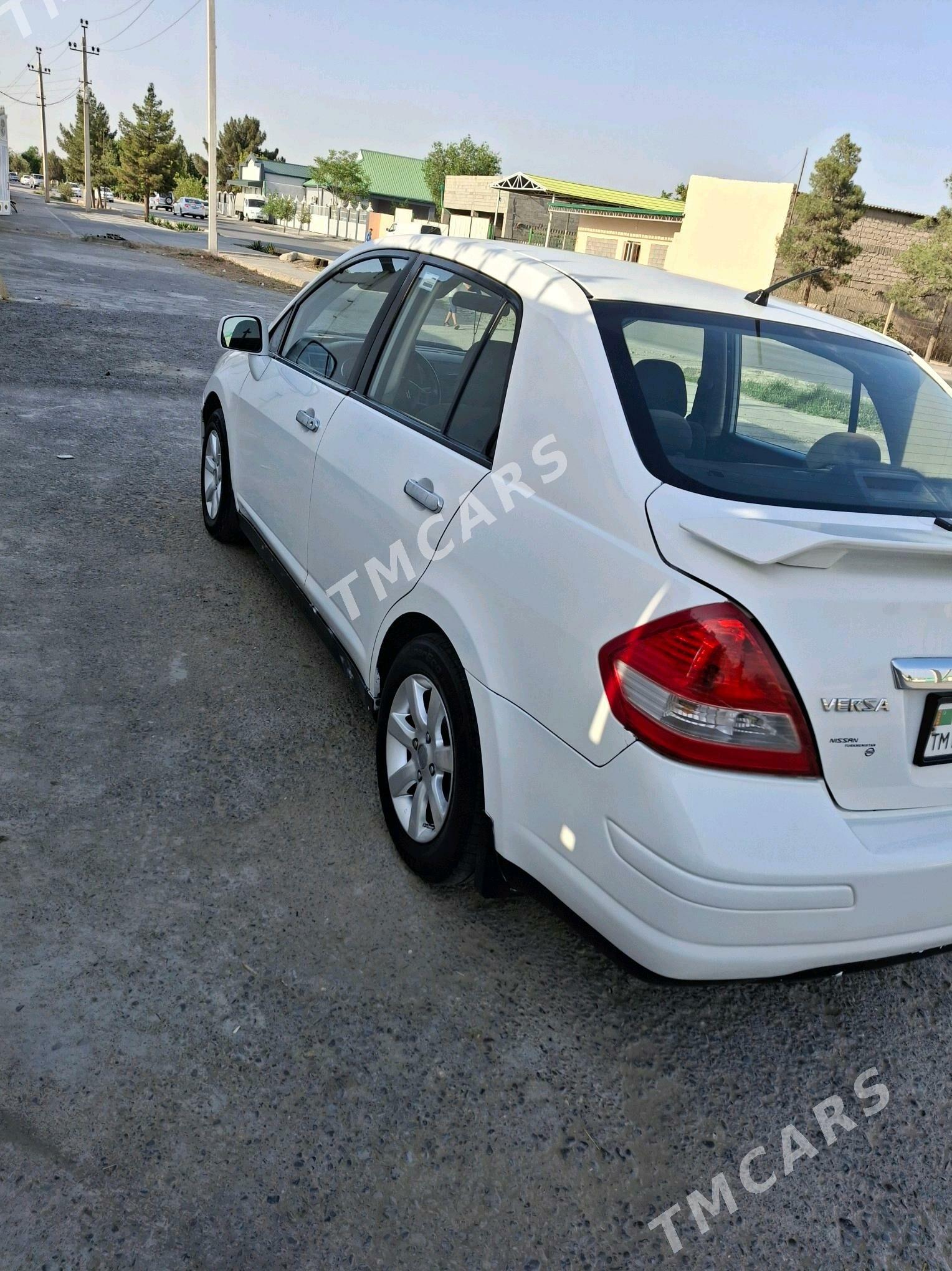 Nissan Versa 2010 - 135 000 TMT - Büzmeýin - img 3