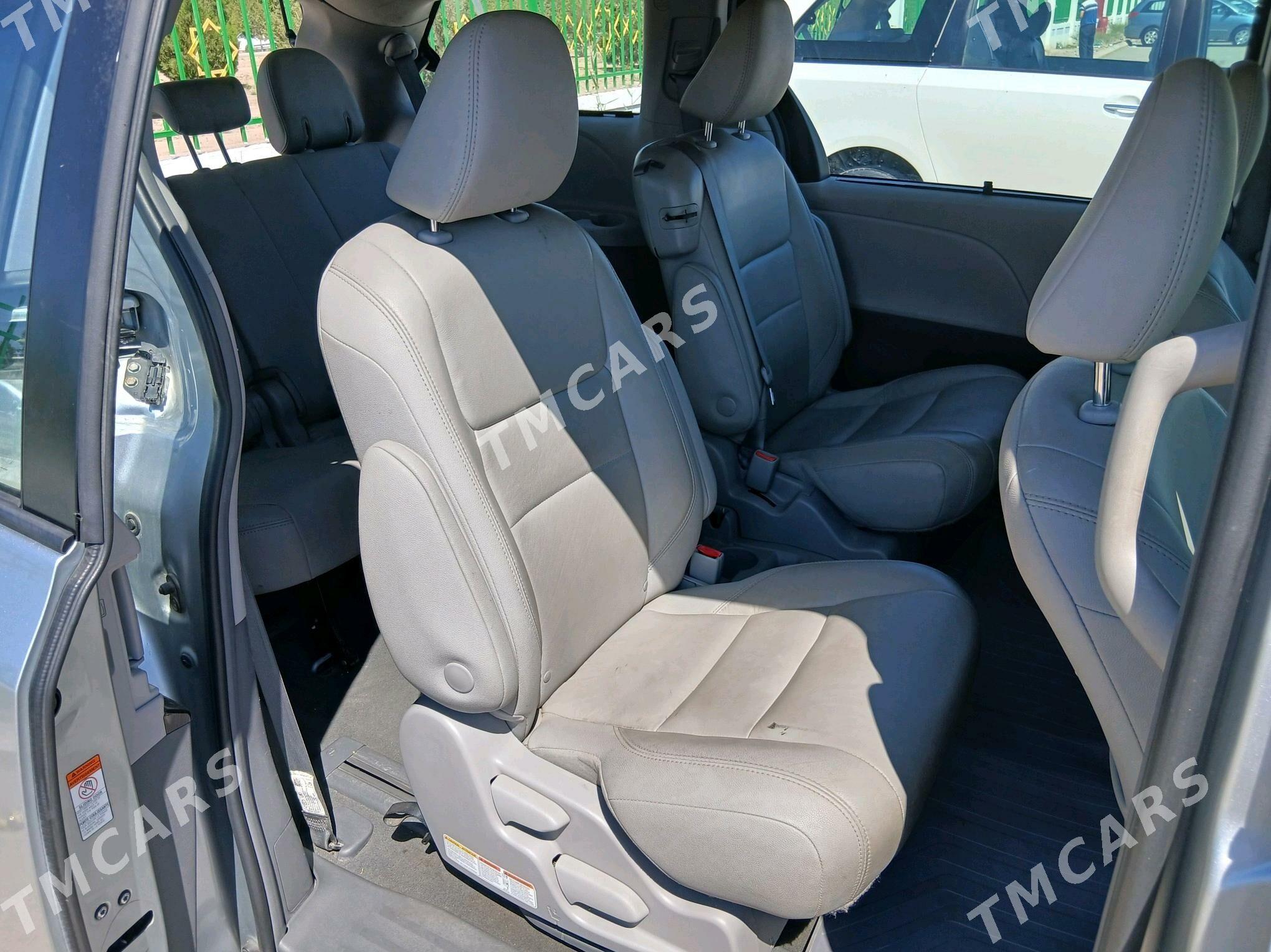 Toyota Sienna 2018 - 470 000 TMT - Daşoguz - img 9