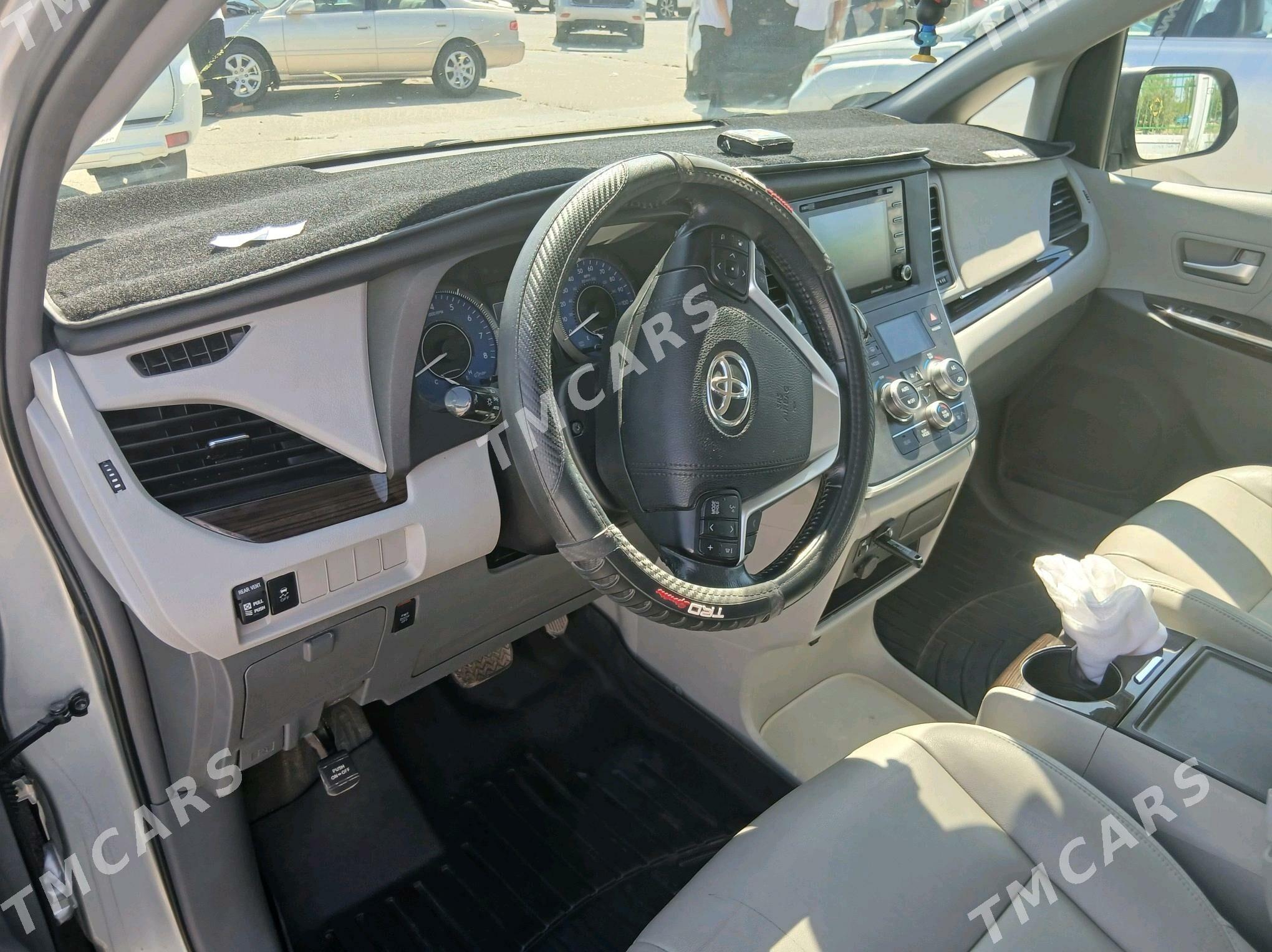 Toyota Sienna 2018 - 470 000 TMT - Daşoguz - img 8