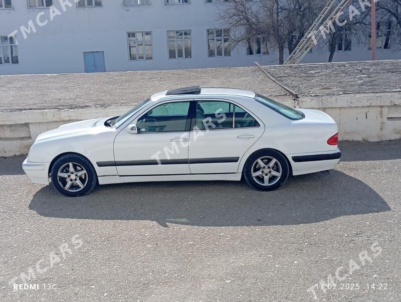 Mercedes-Benz E320 2000 - 67 000 TMT - Балканабат - img 4