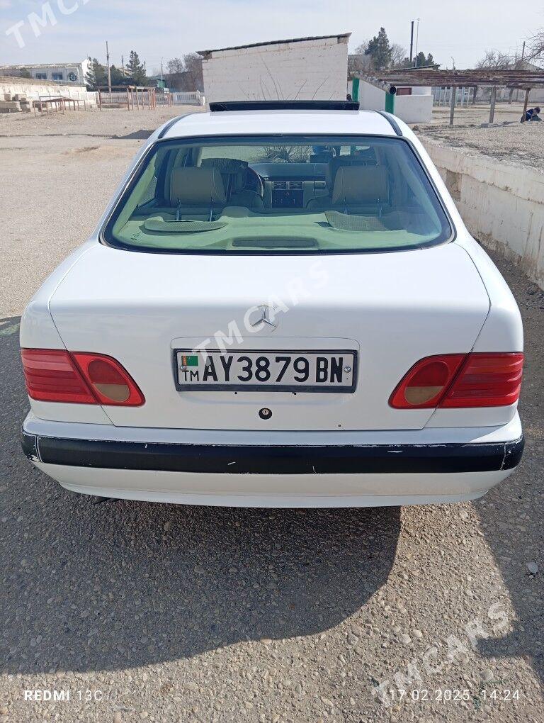 Mercedes-Benz E320 2000 - 67 000 TMT - Балканабат - img 2