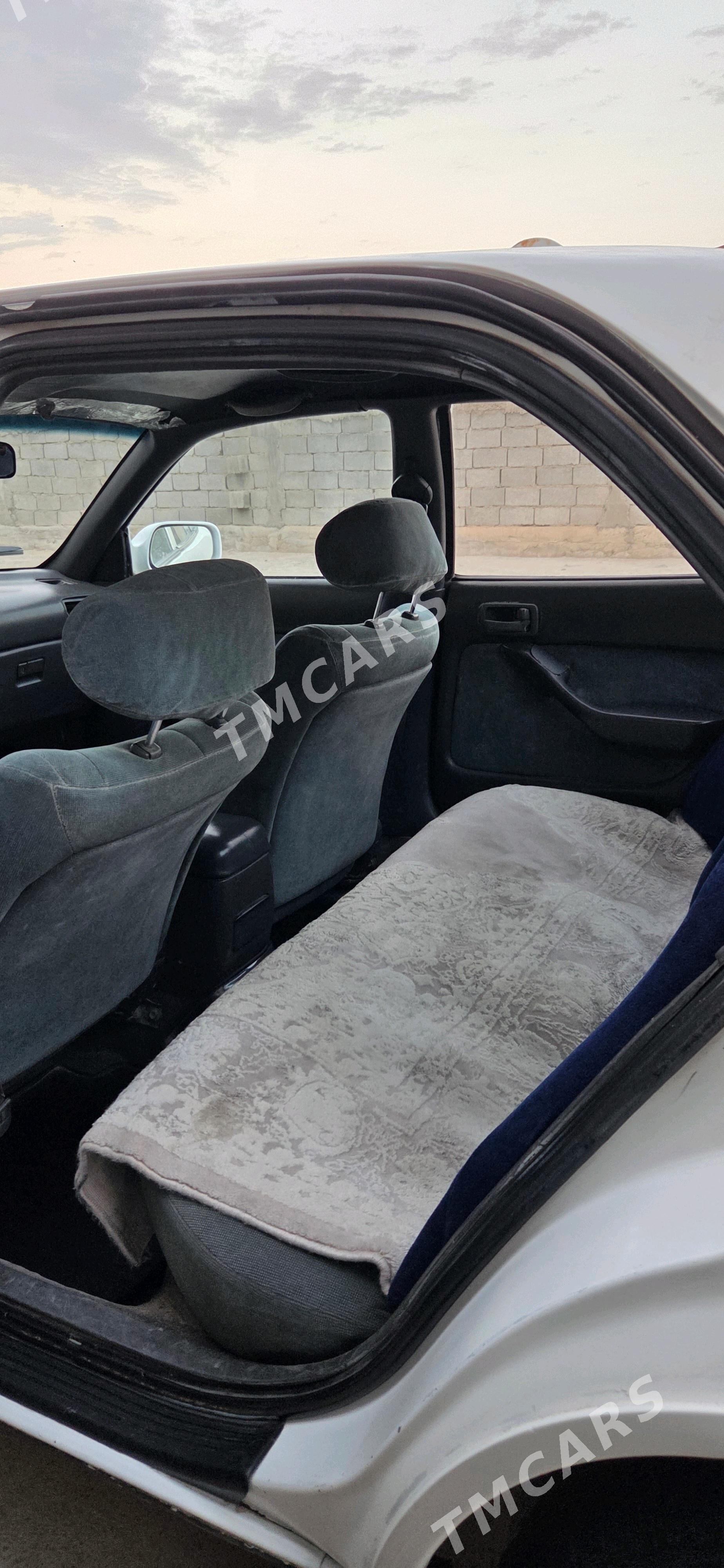 Toyota Camry 1992 - 60 000 TMT - Ýaşlyk - img 2