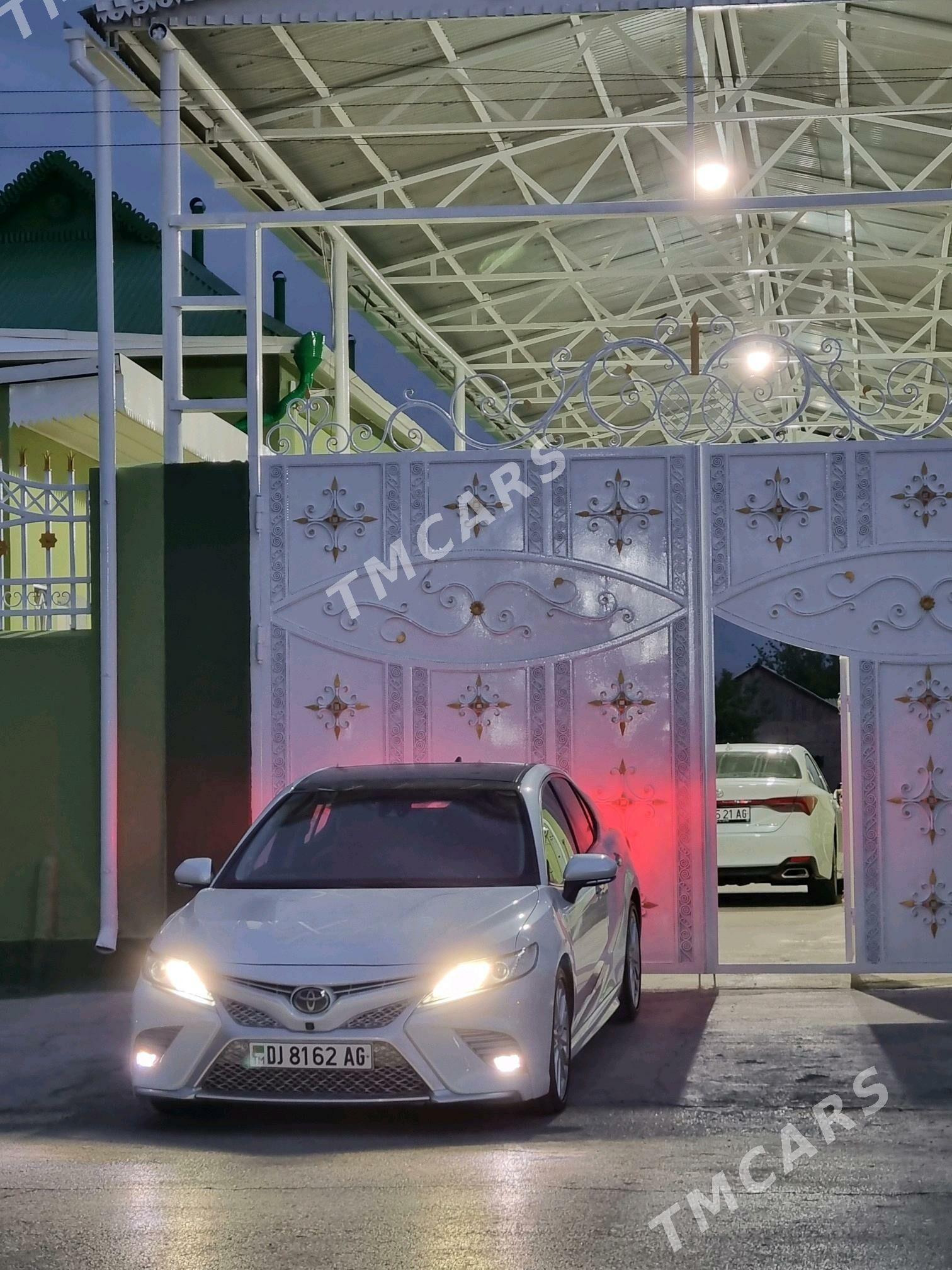 Toyota Camry 2018 - 370 000 TMT - Aşgabat - img 9