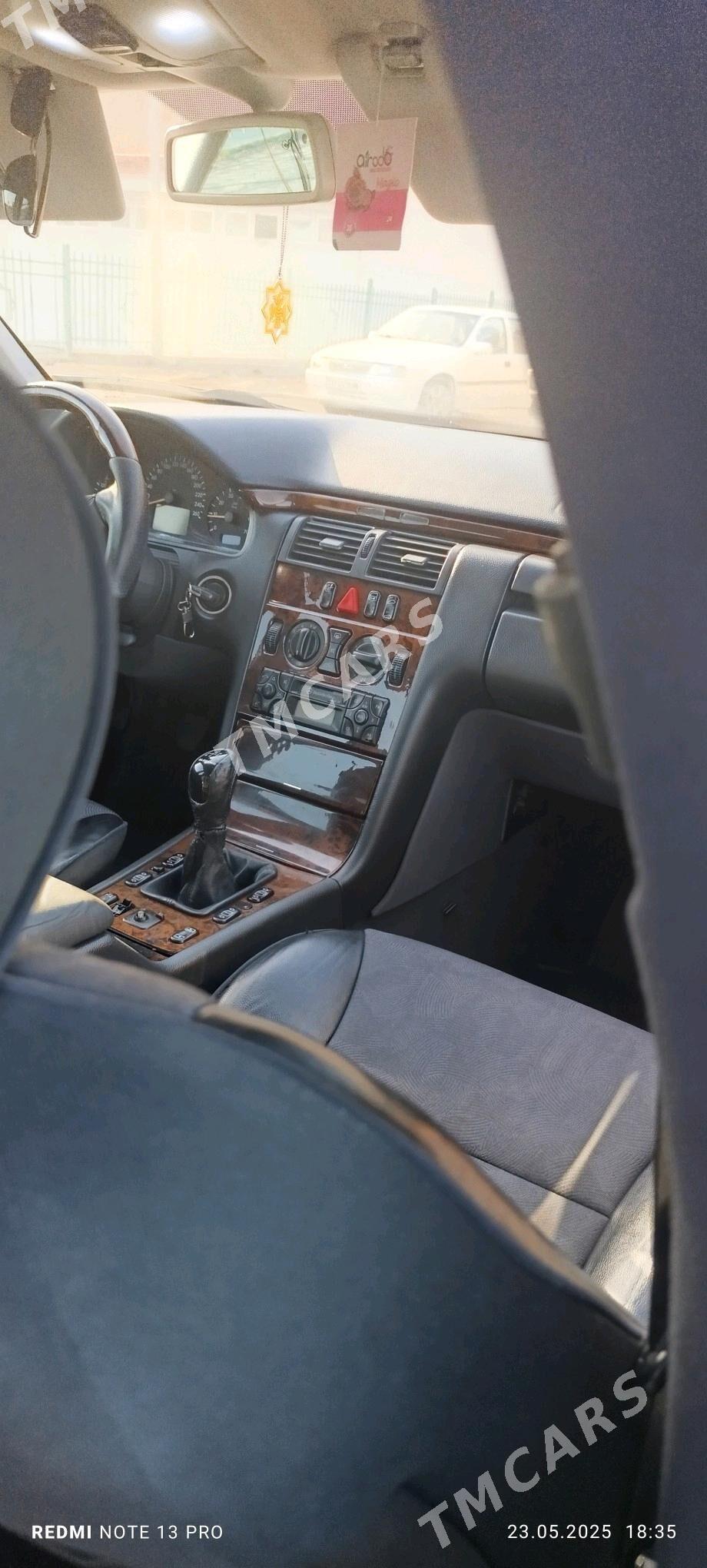Mercedes-Benz E320 2001 - 115 000 TMT - Туркменбаши - img 3