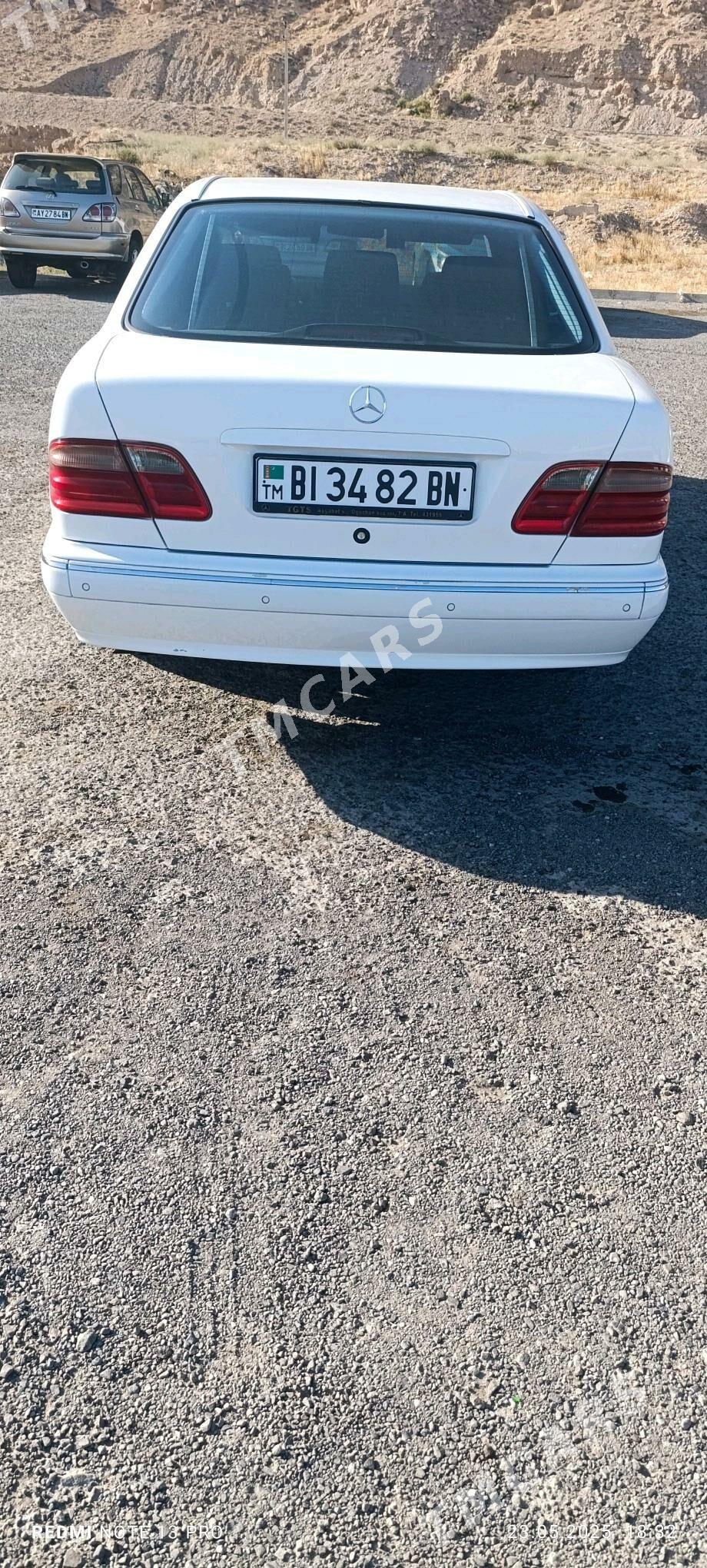 Mercedes-Benz E320 2001 - 115 000 TMT - Туркменбаши - img 1