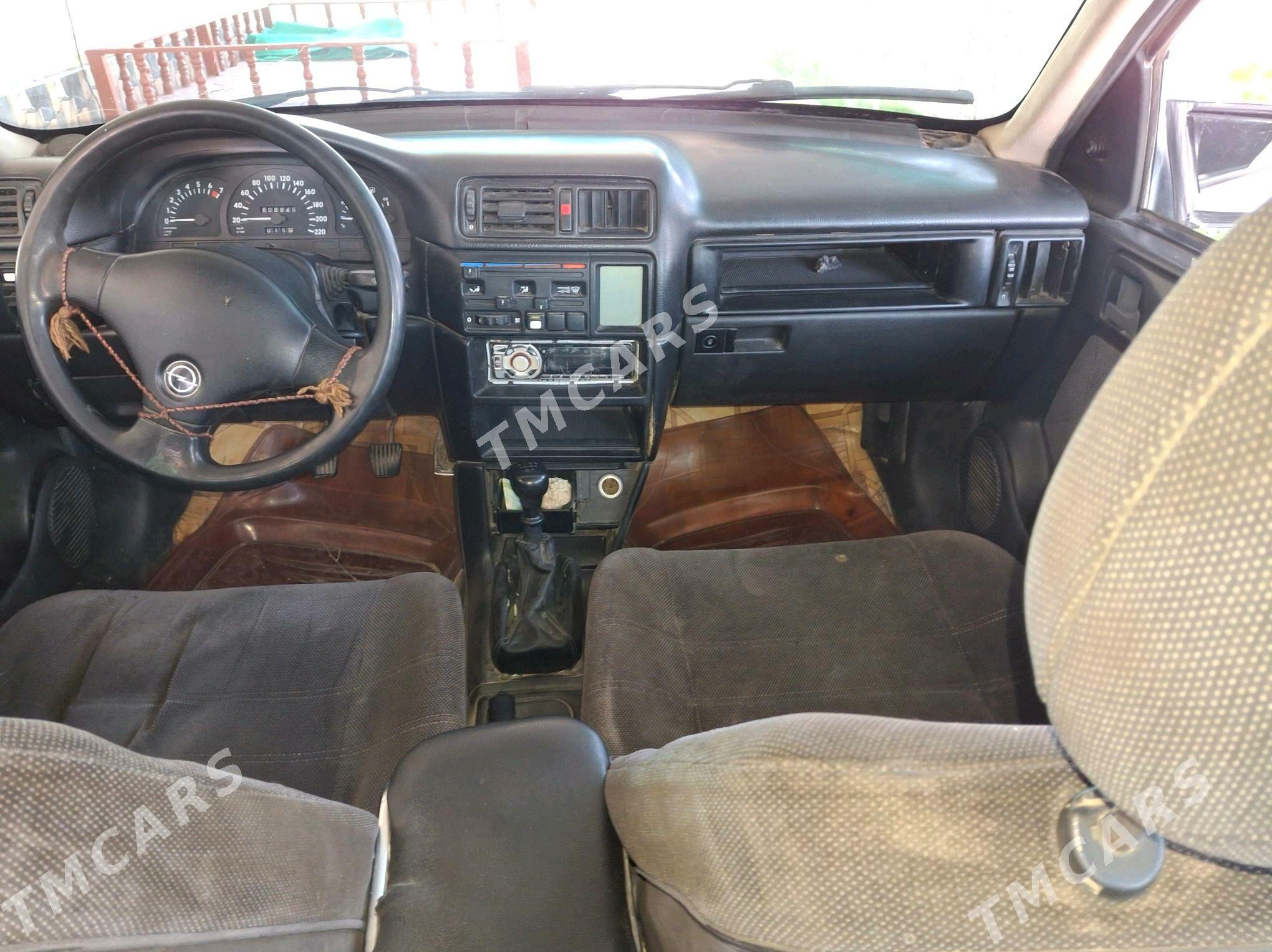 Opel Vectra 1990 - 27 000 TMT - Gubadag - img 4
