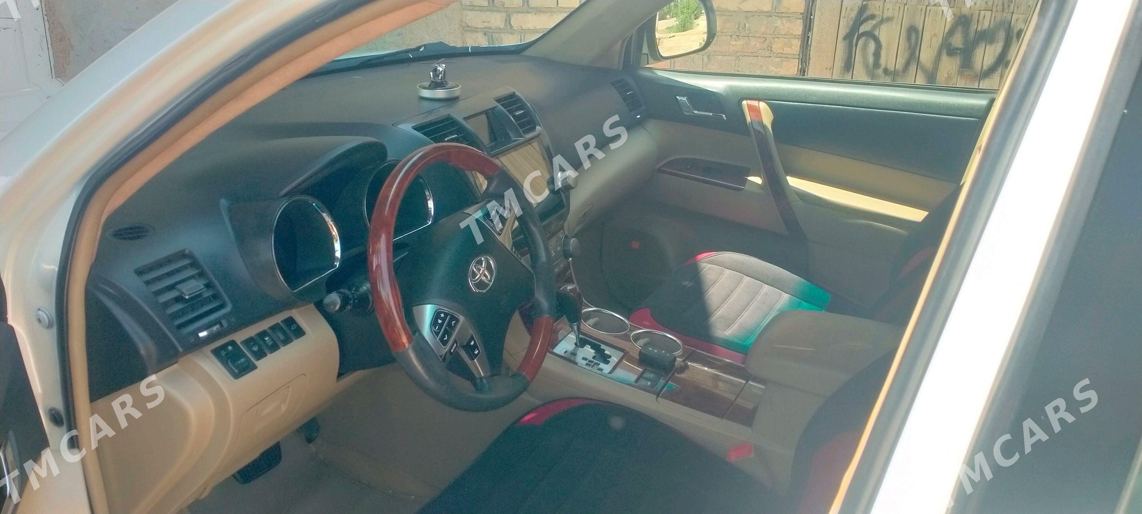 Toyota Highlander 2012 - 330 000 TMT - Köneürgenç - img 3